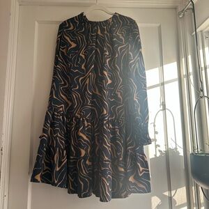 Stylish Blue and Tan Patterned Swing Dress